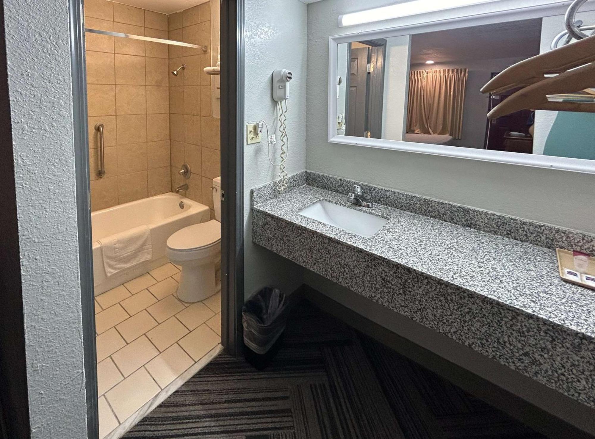 Motel 6 Ada Ok 外观 照片